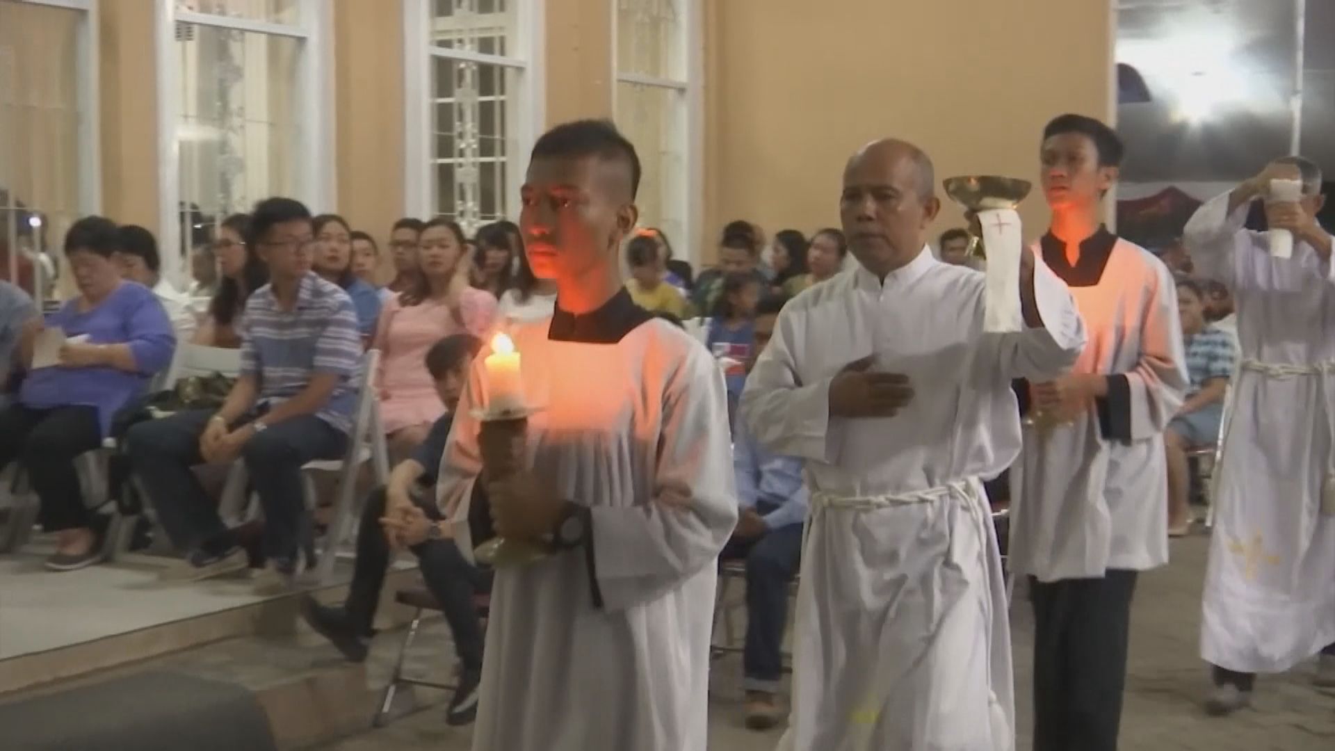 萬丹省平安夜彌撒為海嘯遇難者祈禱
