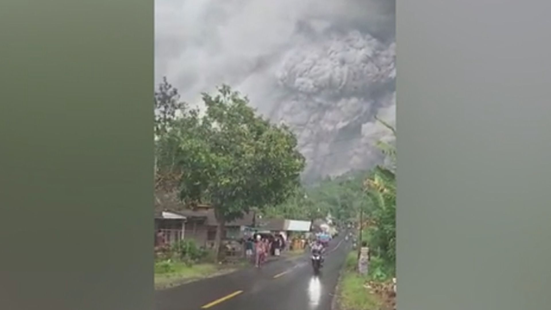 印尼塞梅魯火山爆發　死亡人數增至13