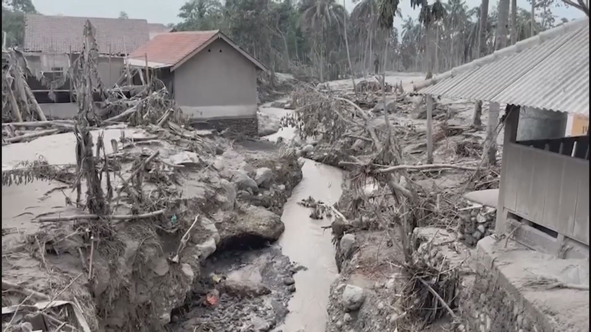 印尼塞梅魯火山爆發　最少十三人死亡
