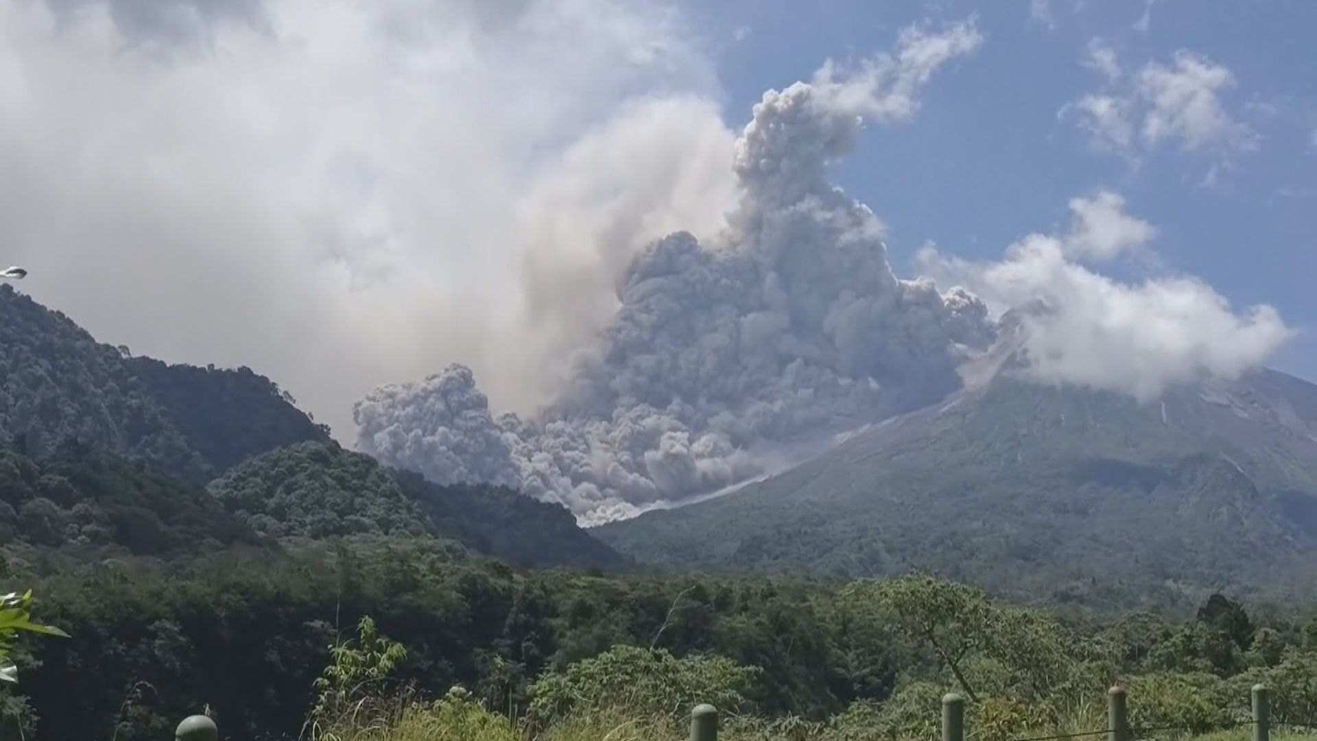 印尼默拉皮山噴發　周邊7公里列為危險區域