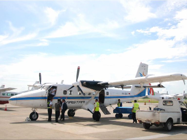 印尼一架載十人小客機失蹤