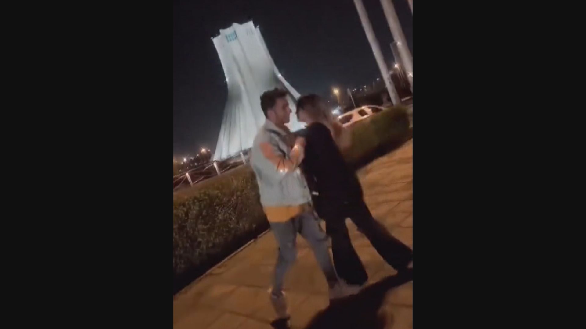 伊朗情侶首都街頭跳舞拍片　各被判監十年半