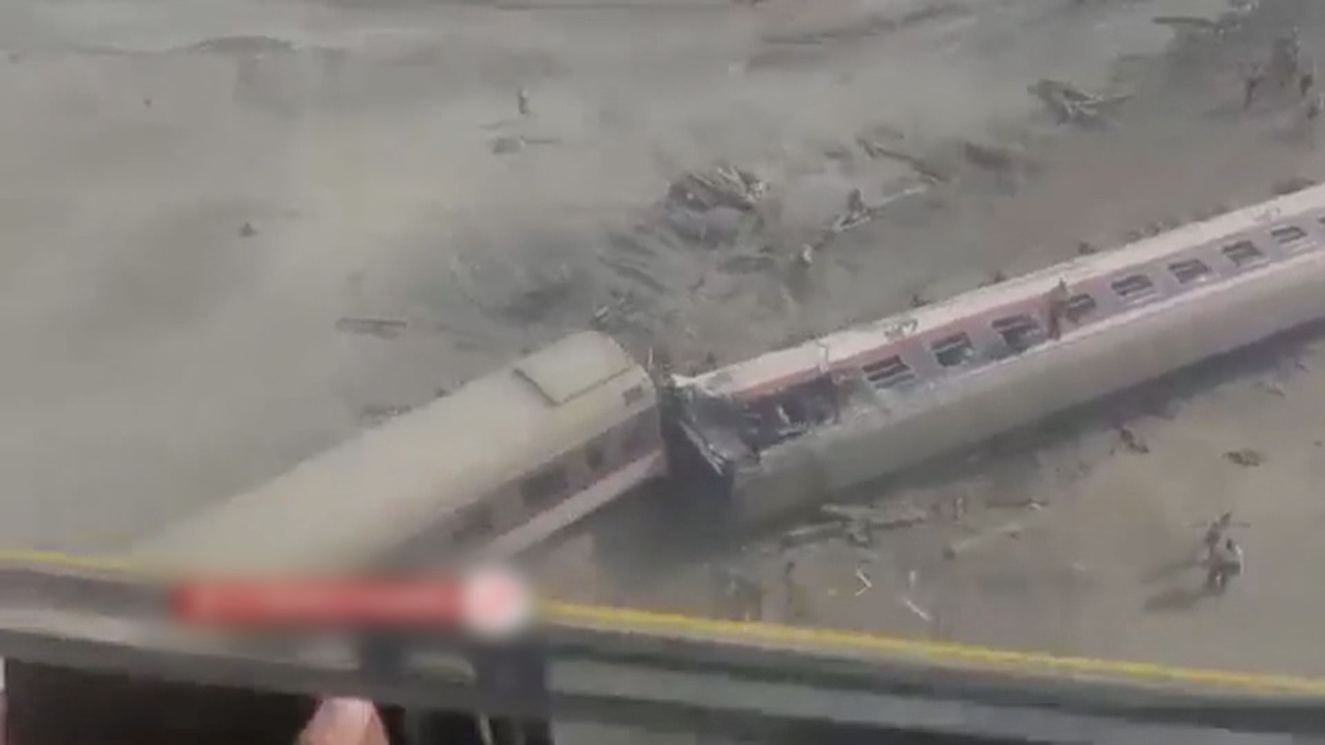 伊朗一列載客列車出軌　數十人死傷