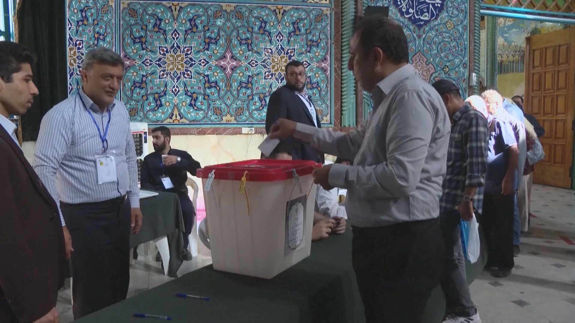 伊朗總統選舉次輪投票 改革派和強硬保守派對決