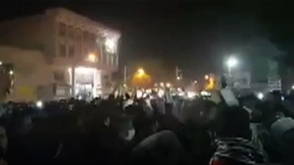 伊朗反政府示威　警員遭開槍擊斃