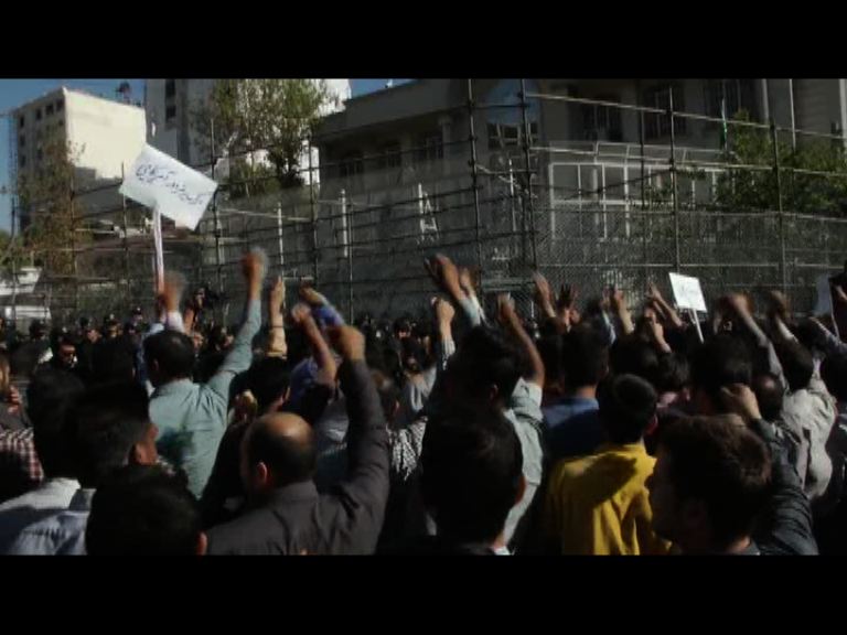 伊朗民眾示威抗議人踩人慘劇