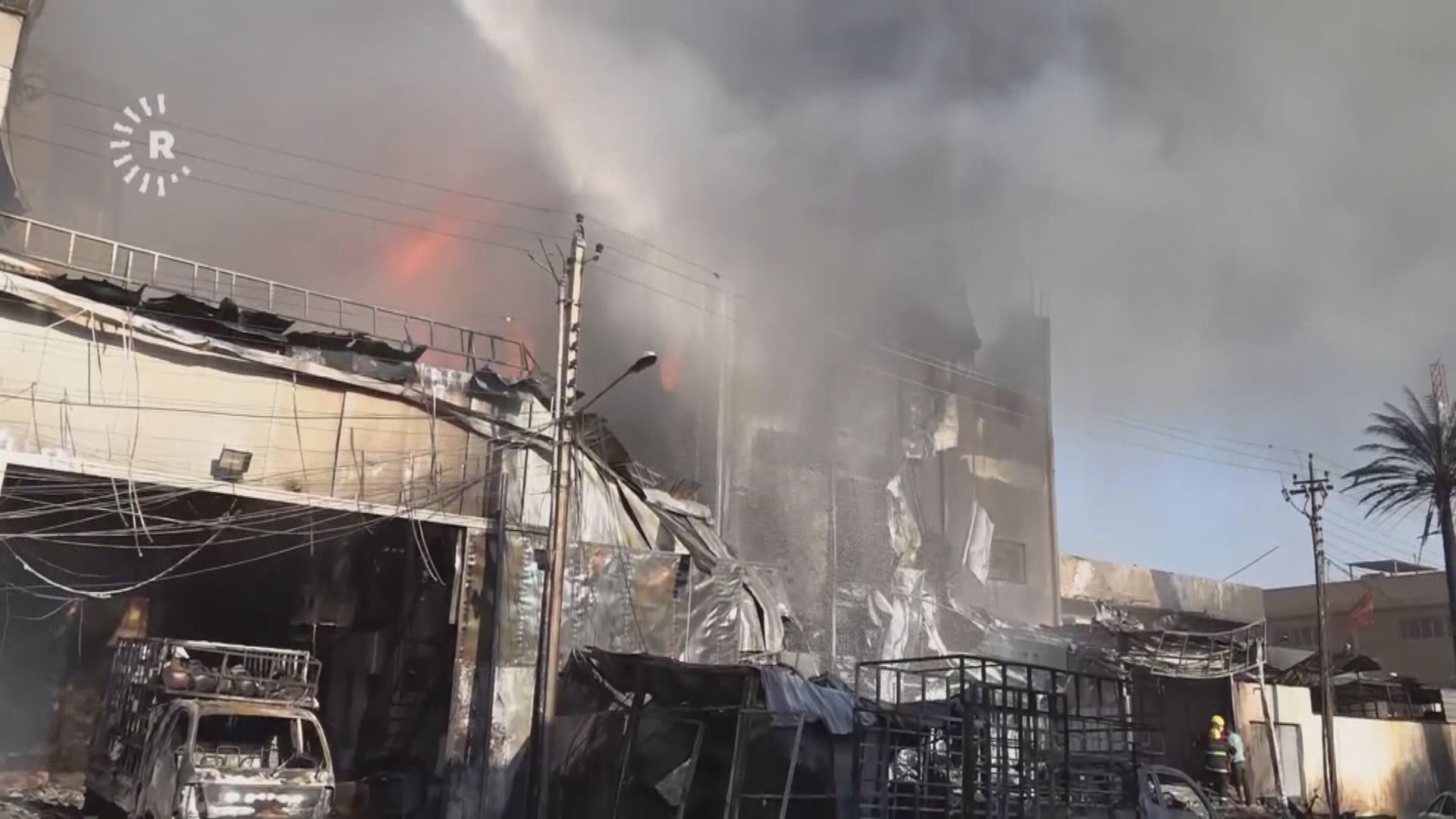 伊拉克首都巴格達一幢商業大廈起火 樓宇部分結構倒塌