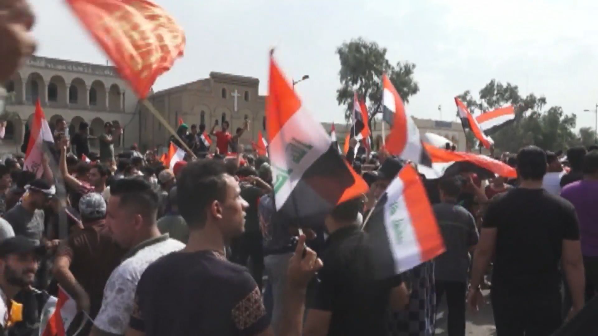 伊拉克警方以實彈鎮壓反政府示威