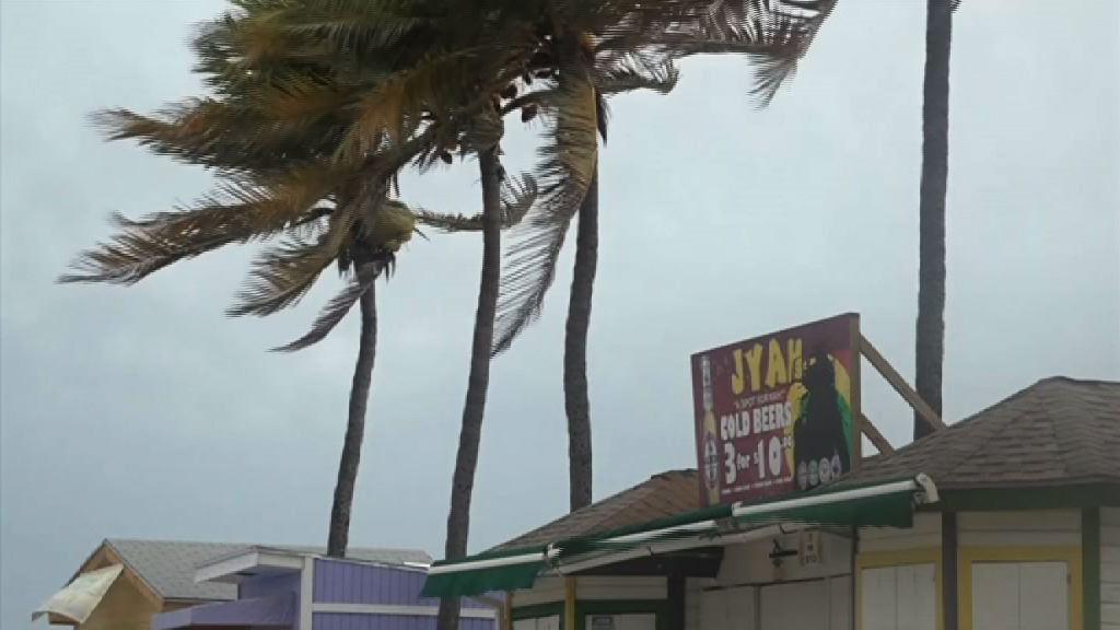 艾爾瑪在古巴登陸後減弱為四級颶風