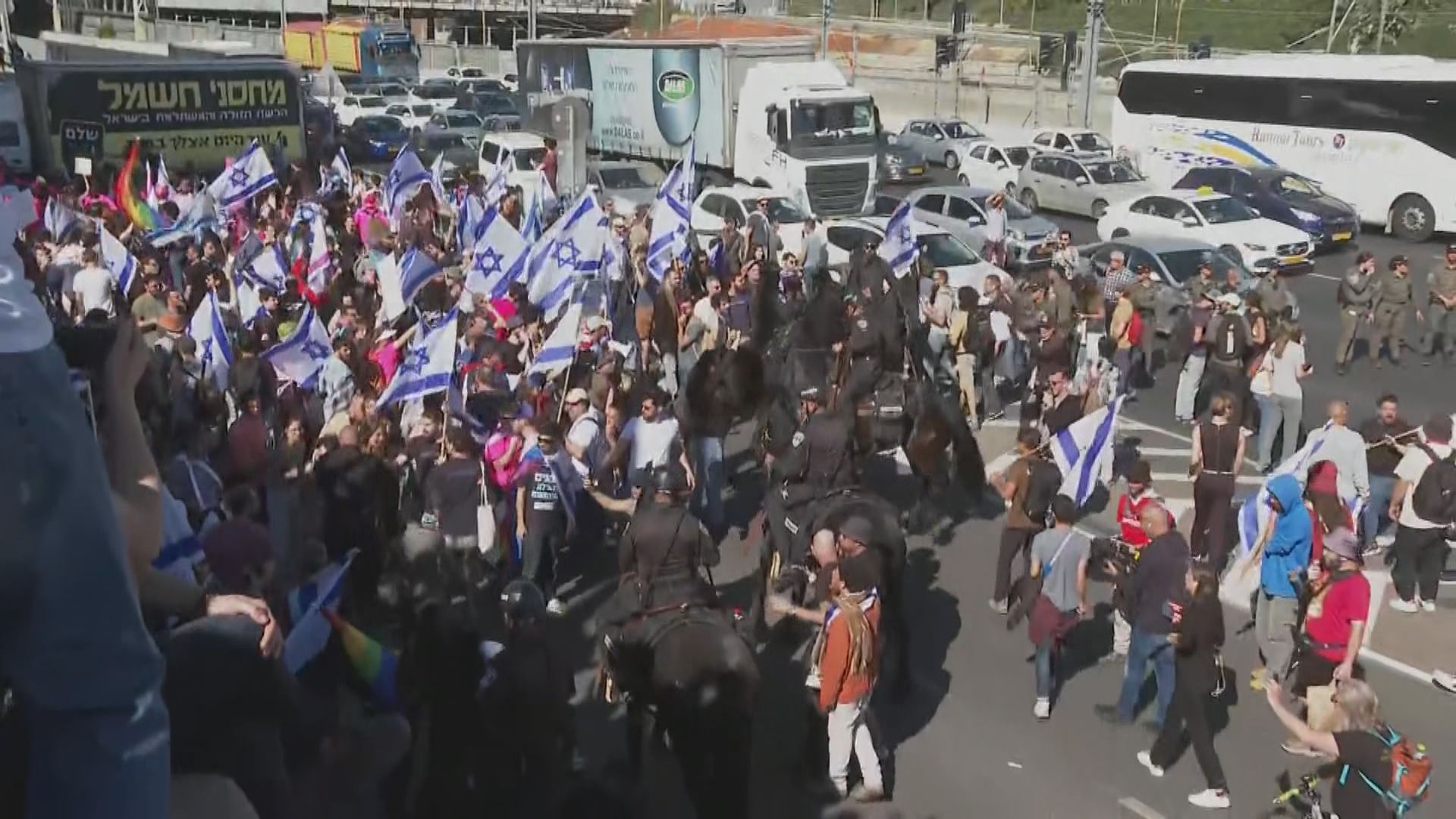 以色列示威者堵塞通往機場道路抗議司法改革