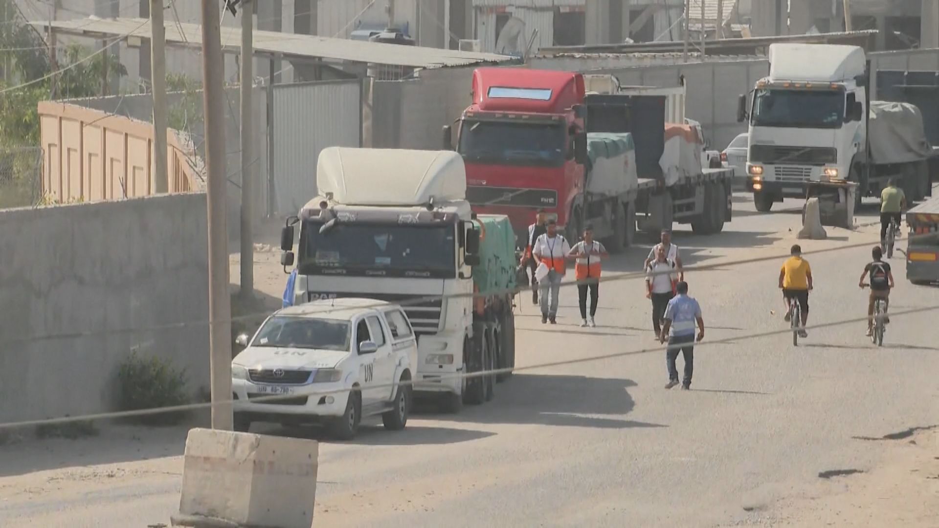 以巴衝突逾兩周  拉法口岸首次重開人道物資進入加沙地帶