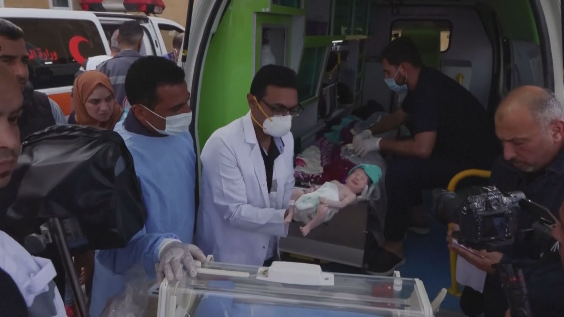 二十八名希法醫院早產嬰抵達埃及