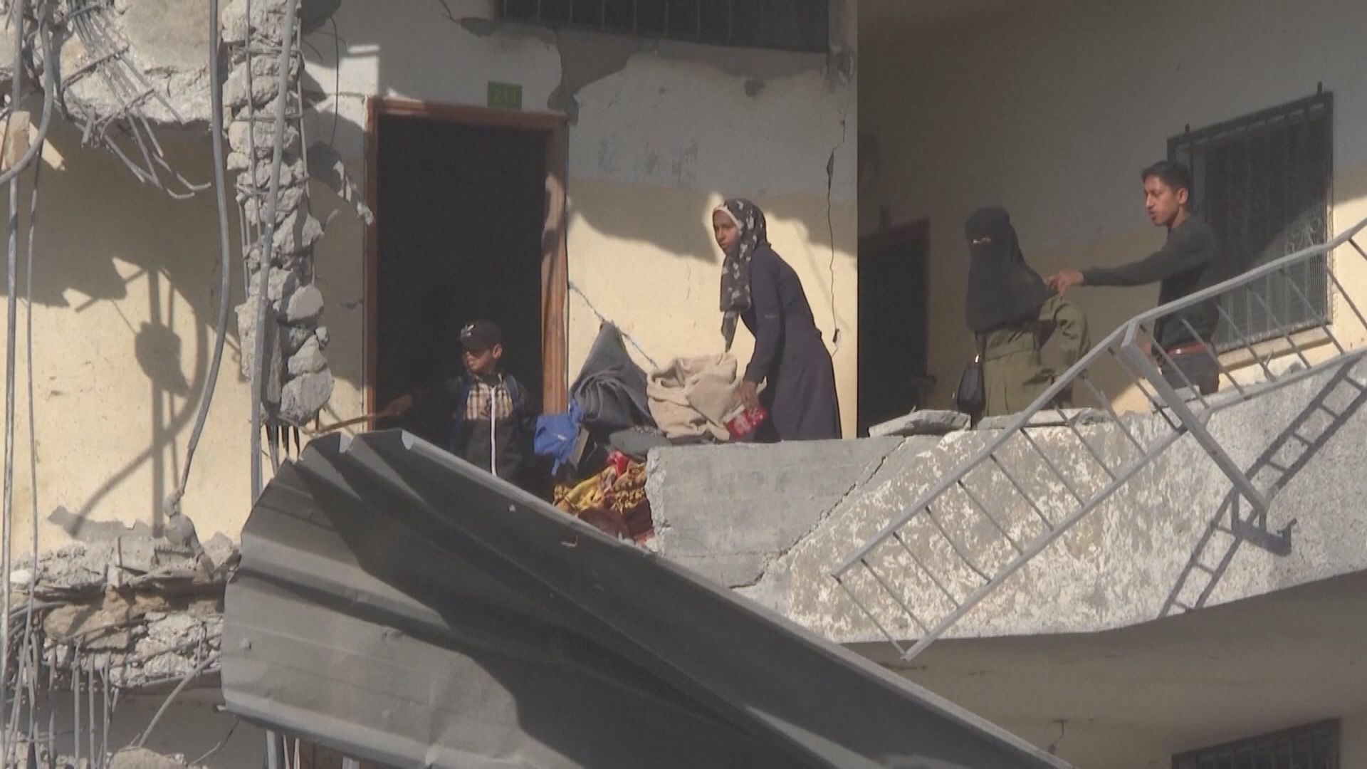 加沙南部拉法一幢住宅大樓被空襲