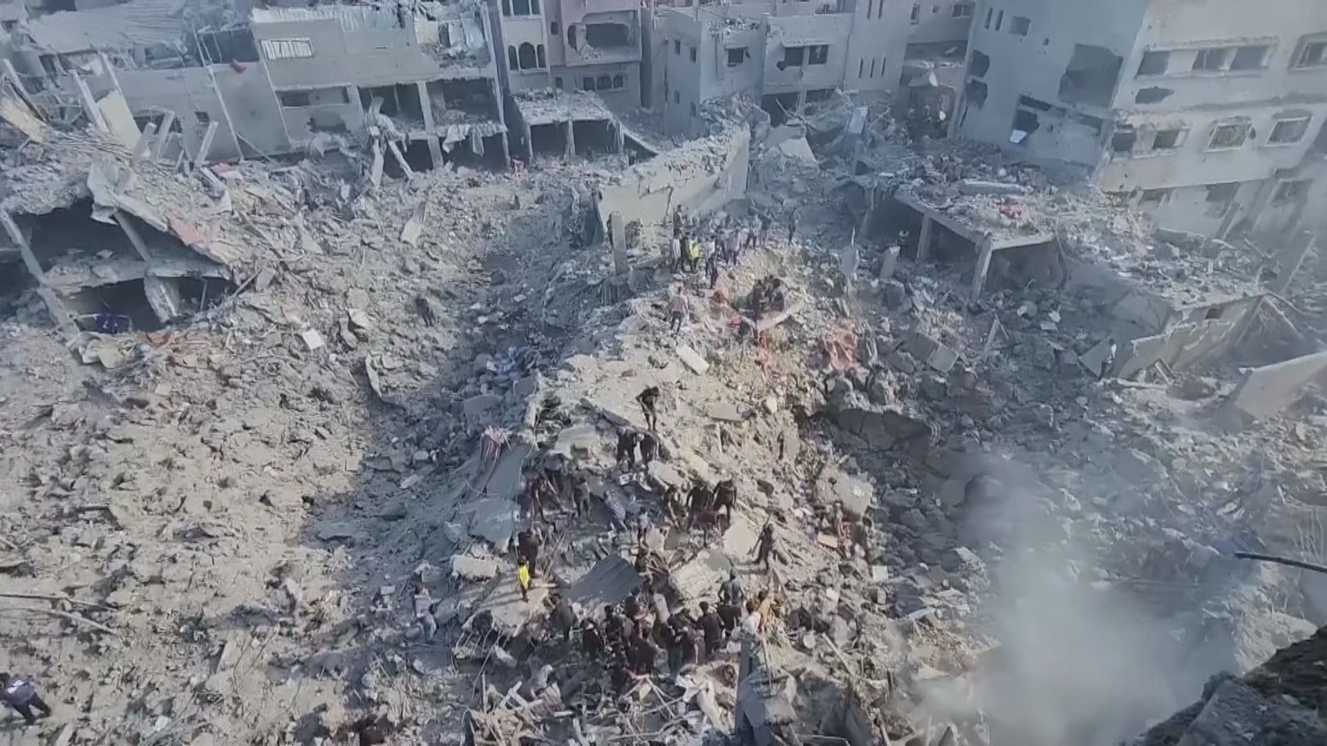 以軍空襲加沙中部難民營最少15人死亡