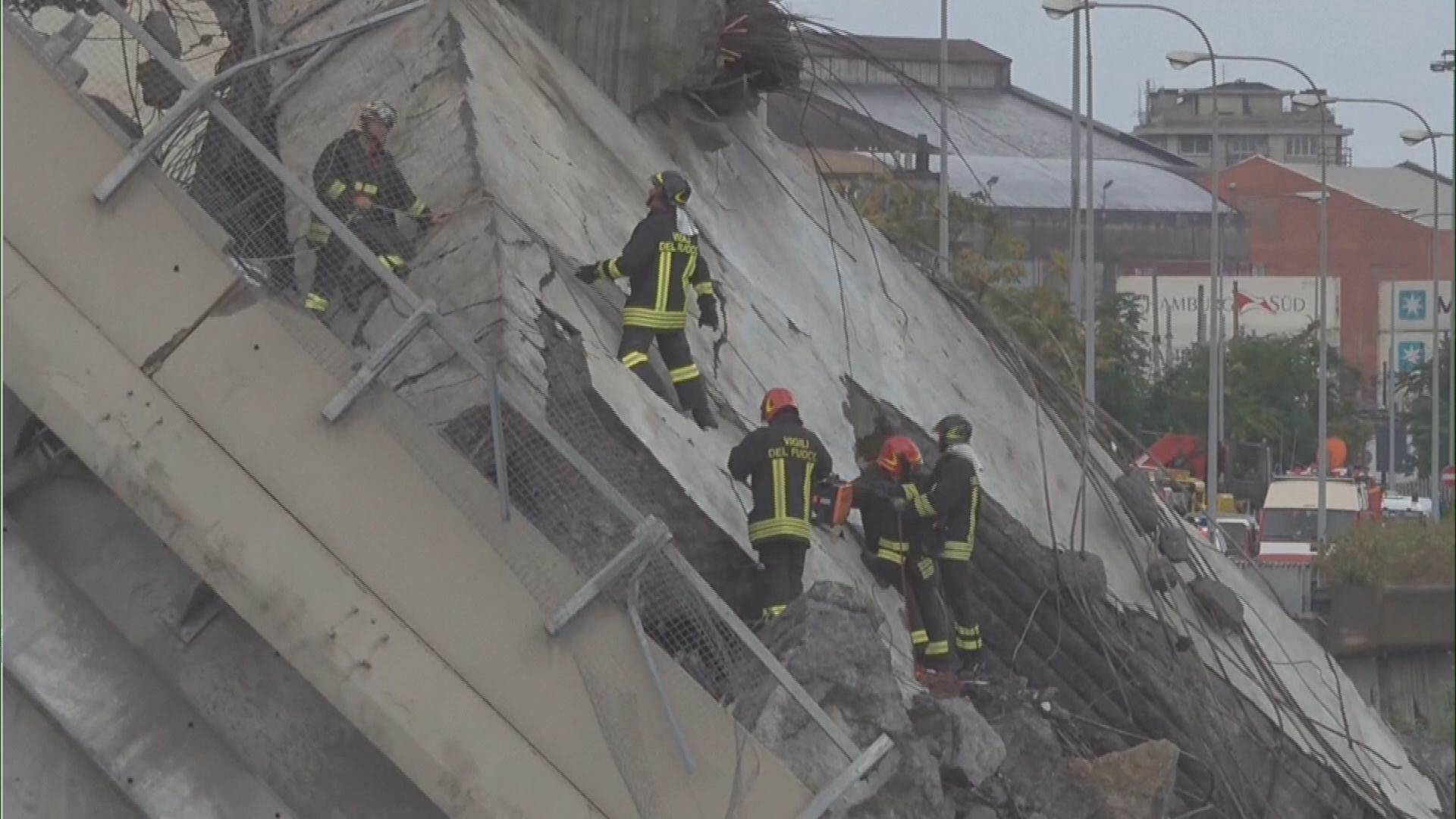意大利高架橋橋面倒塌30死多人傷