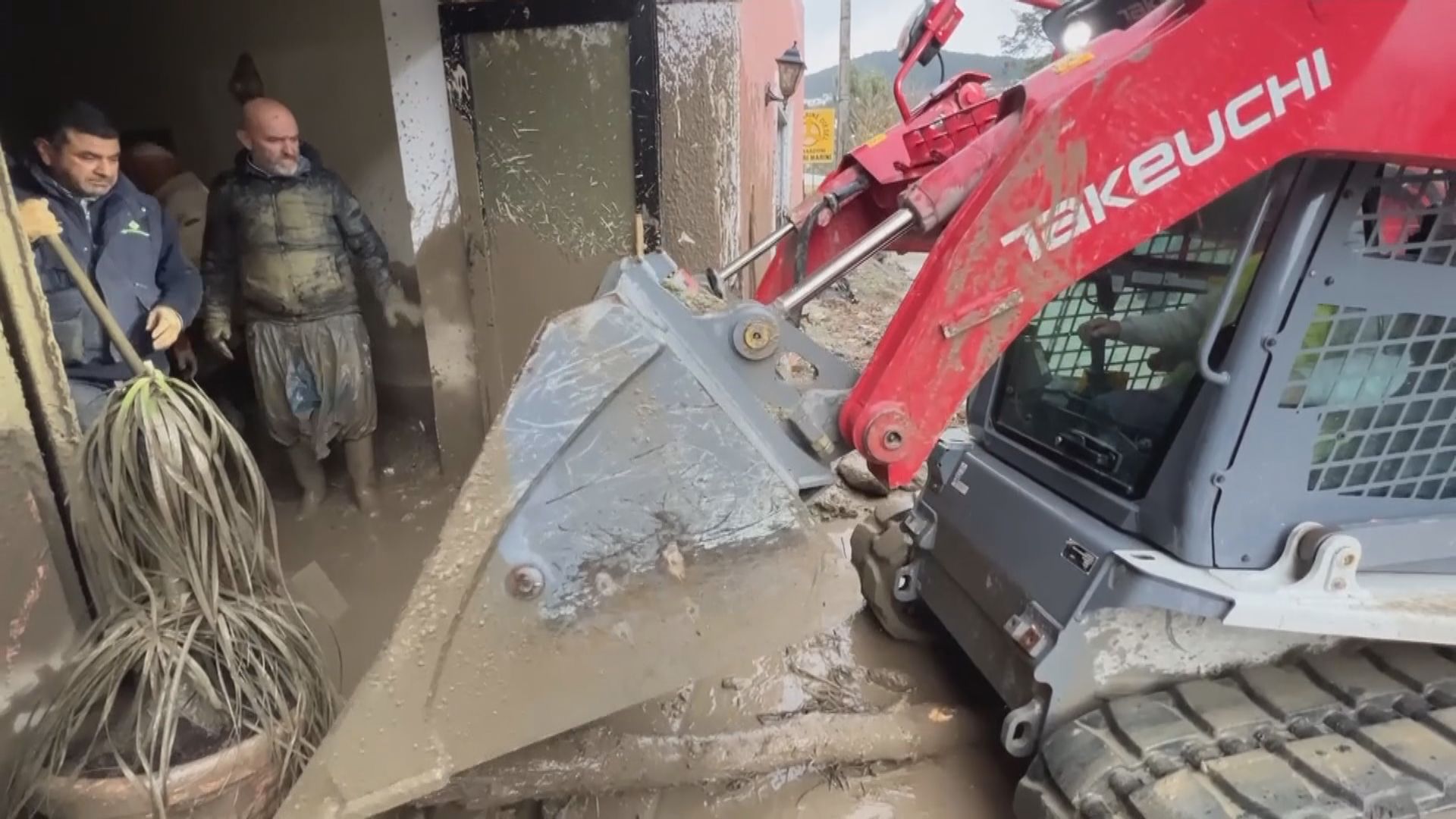 意大利南部度假勝地連場暴雨引發山泥傾瀉