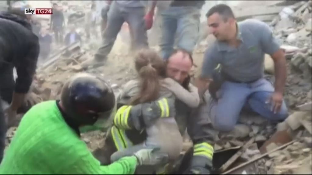 意大利中部地震　十歲童被困十七小時後獲救