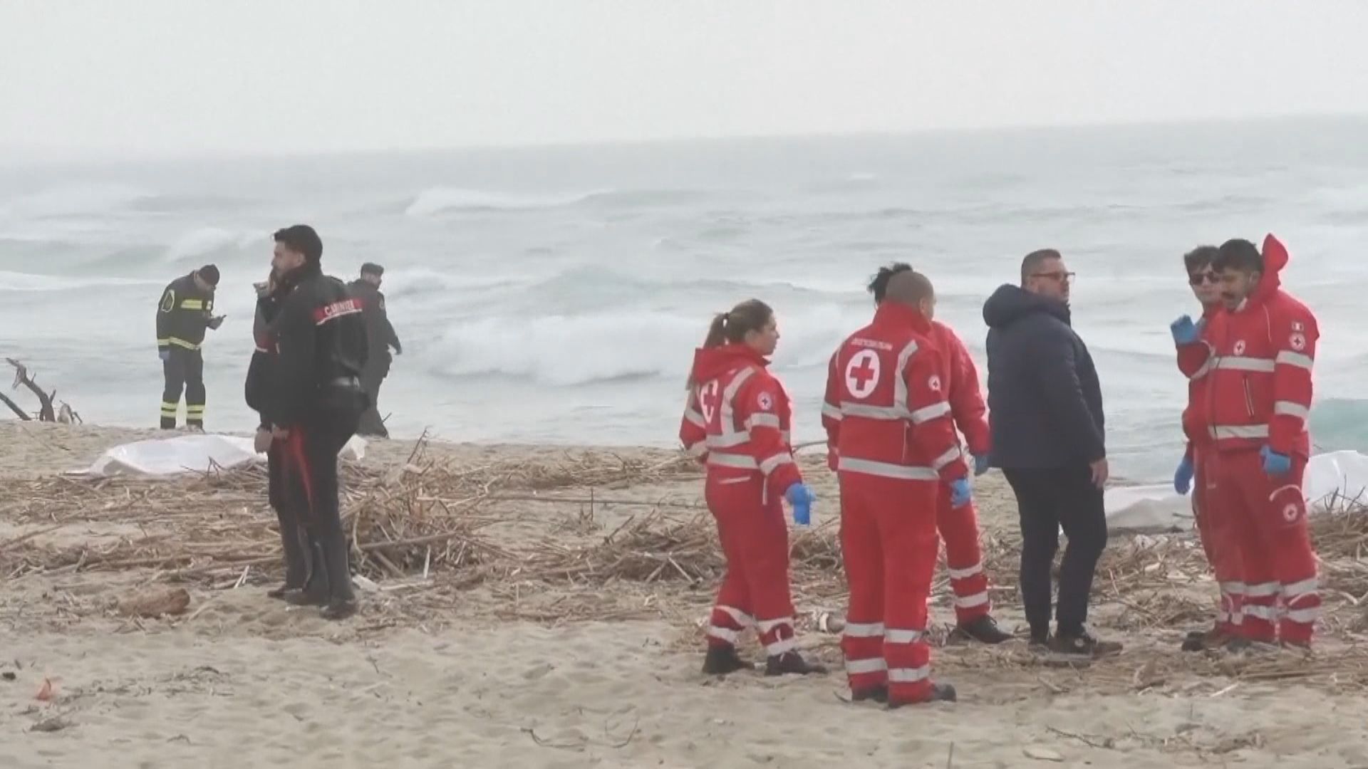 意大利南部難民船觸礁沉沒事故再添亡魂　總理梅洛尼承諾致力防範非法移民入境