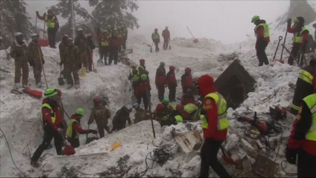 意雪崩酒店被埋　救援人員繼續搜救