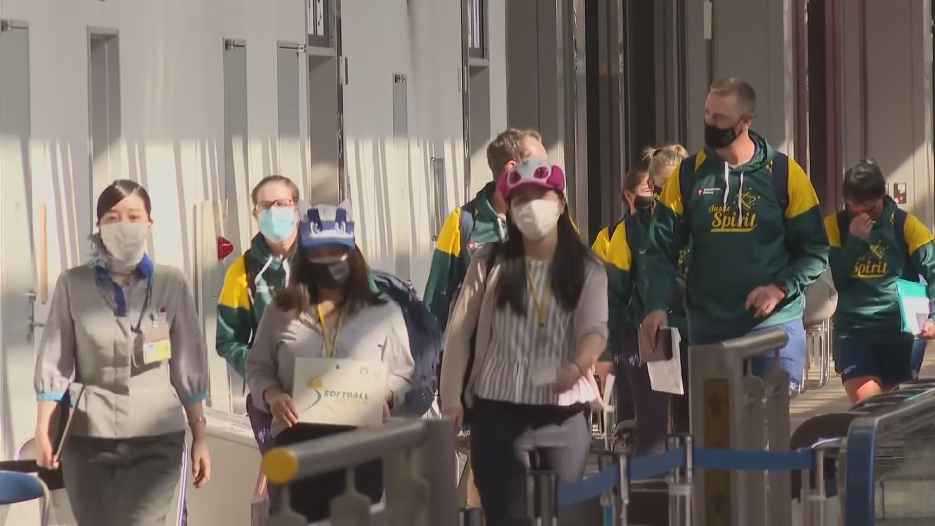 澳洲女子壘球隊率先抵達東京準備出席東奧