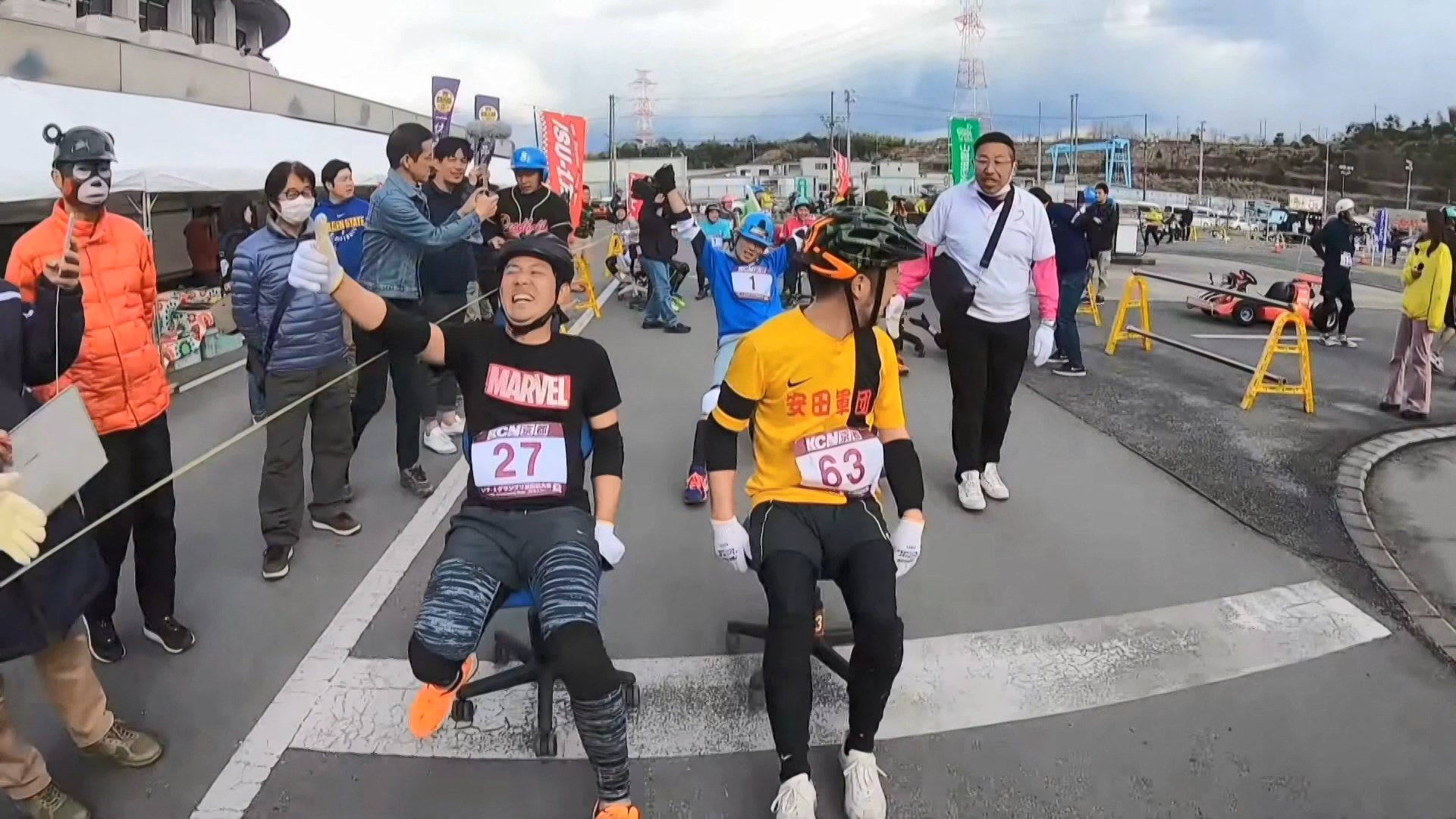 日本埼玉縣舉行辦公椅滑行耐力賽