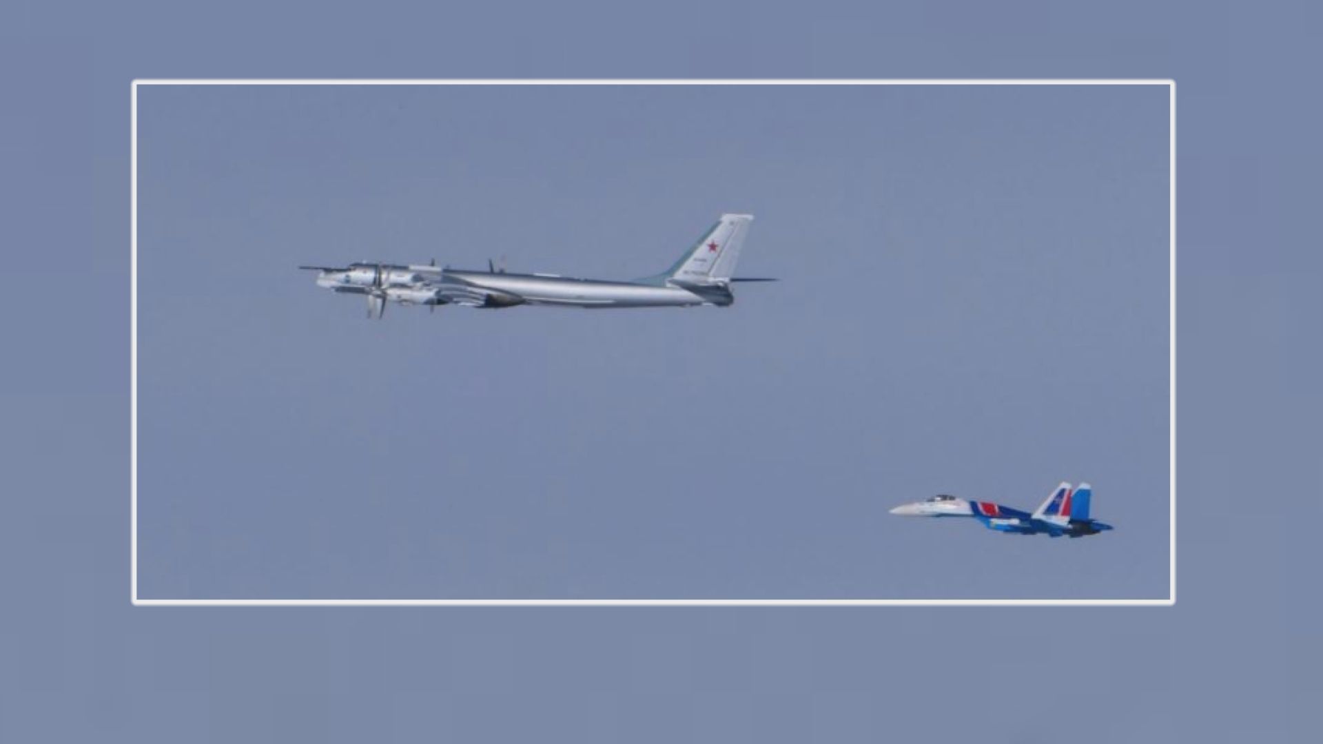 日本發放闖入南韓防空識別區中俄軍機照片
