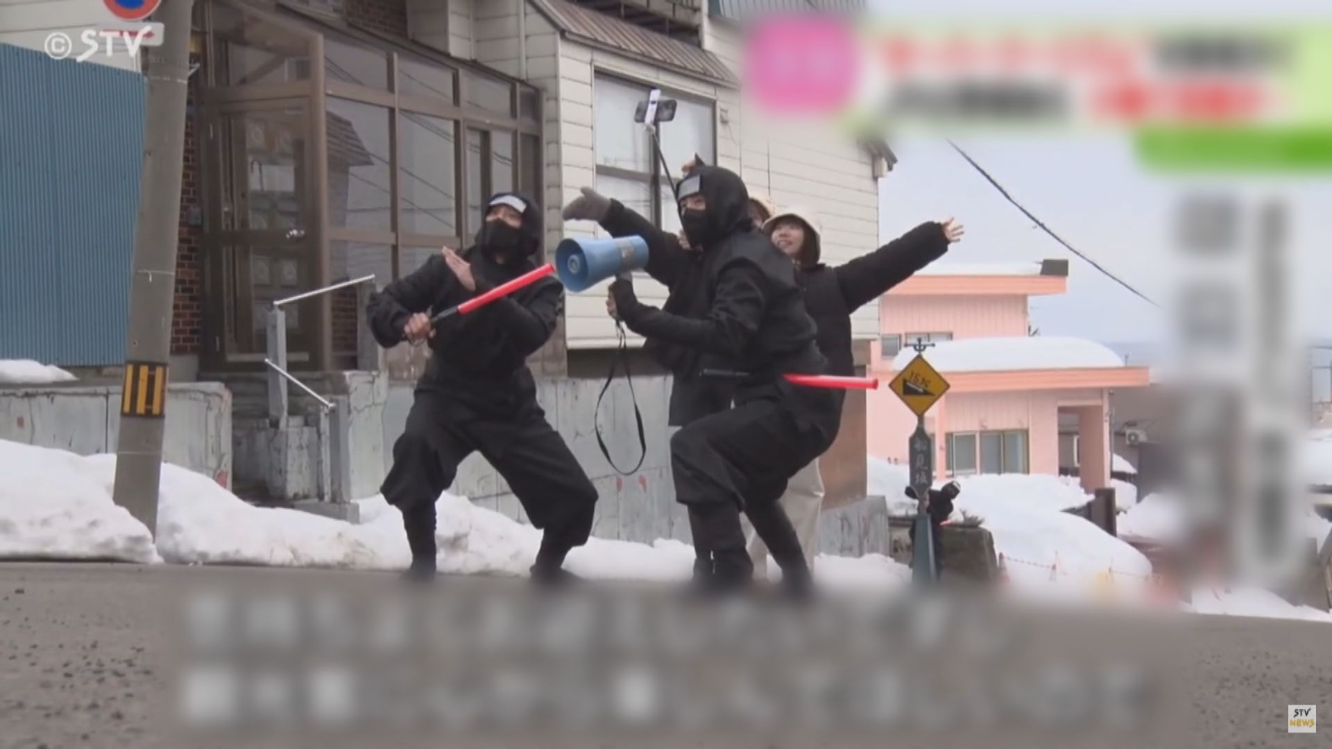 應對過度旅遊　北海道小樽義工扮忍者提醒旅客觀光禮儀