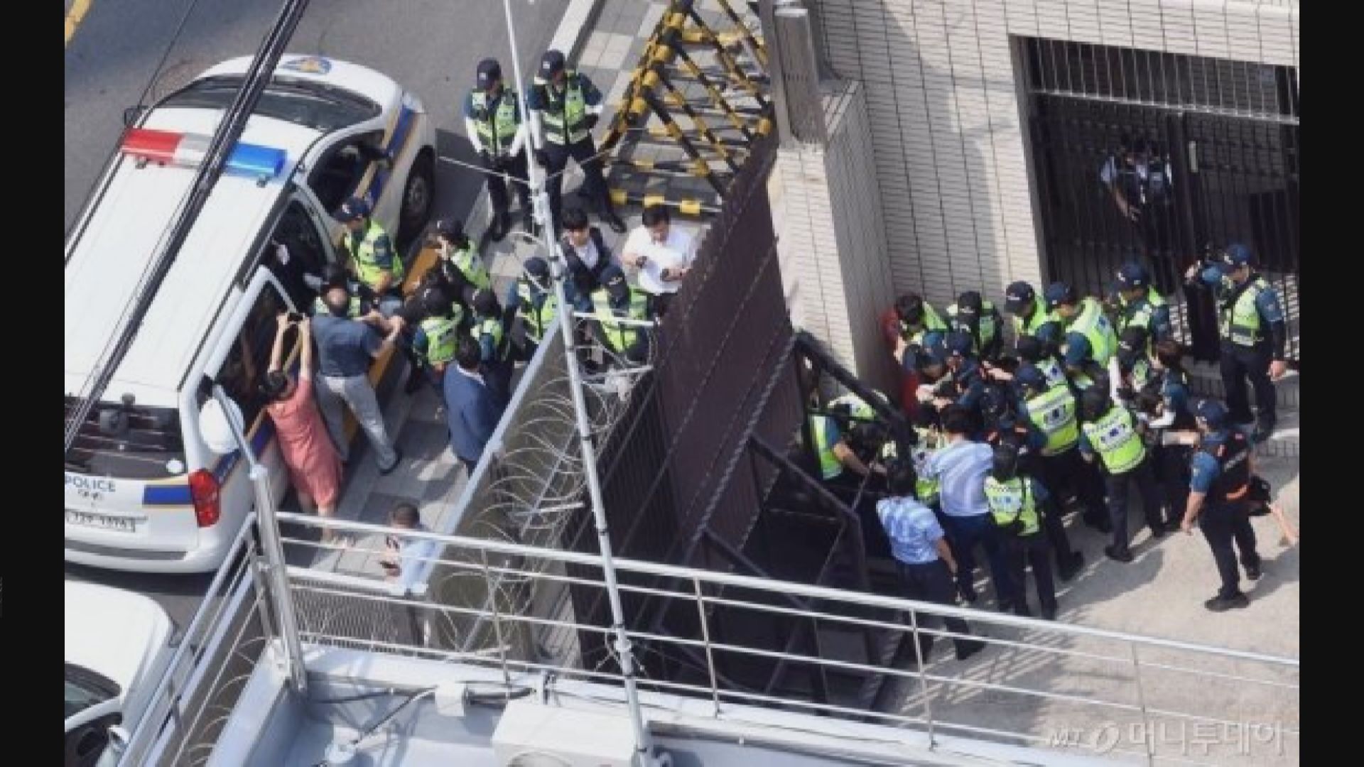 六人涉闖日本駐釜山總領館被捕