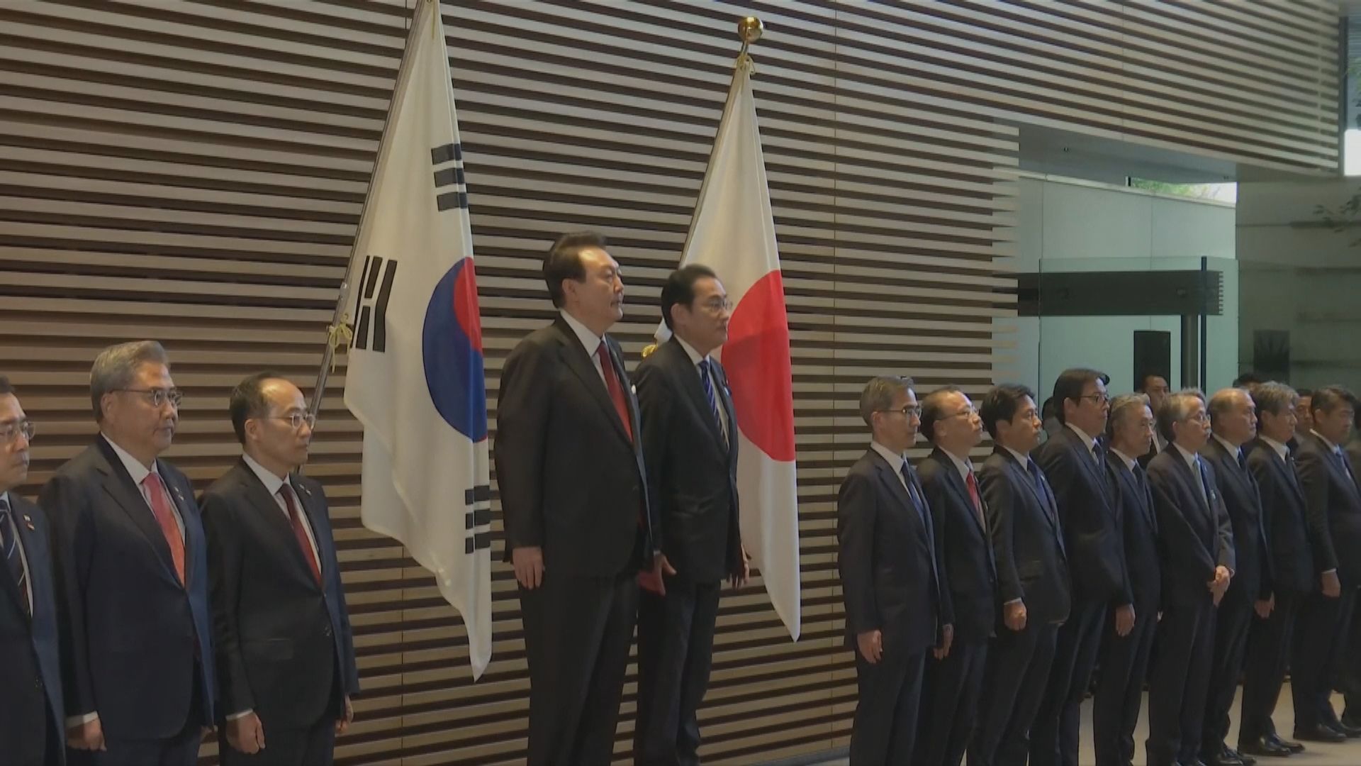 日韓首腦會晤同意重啟「穿梭外交」