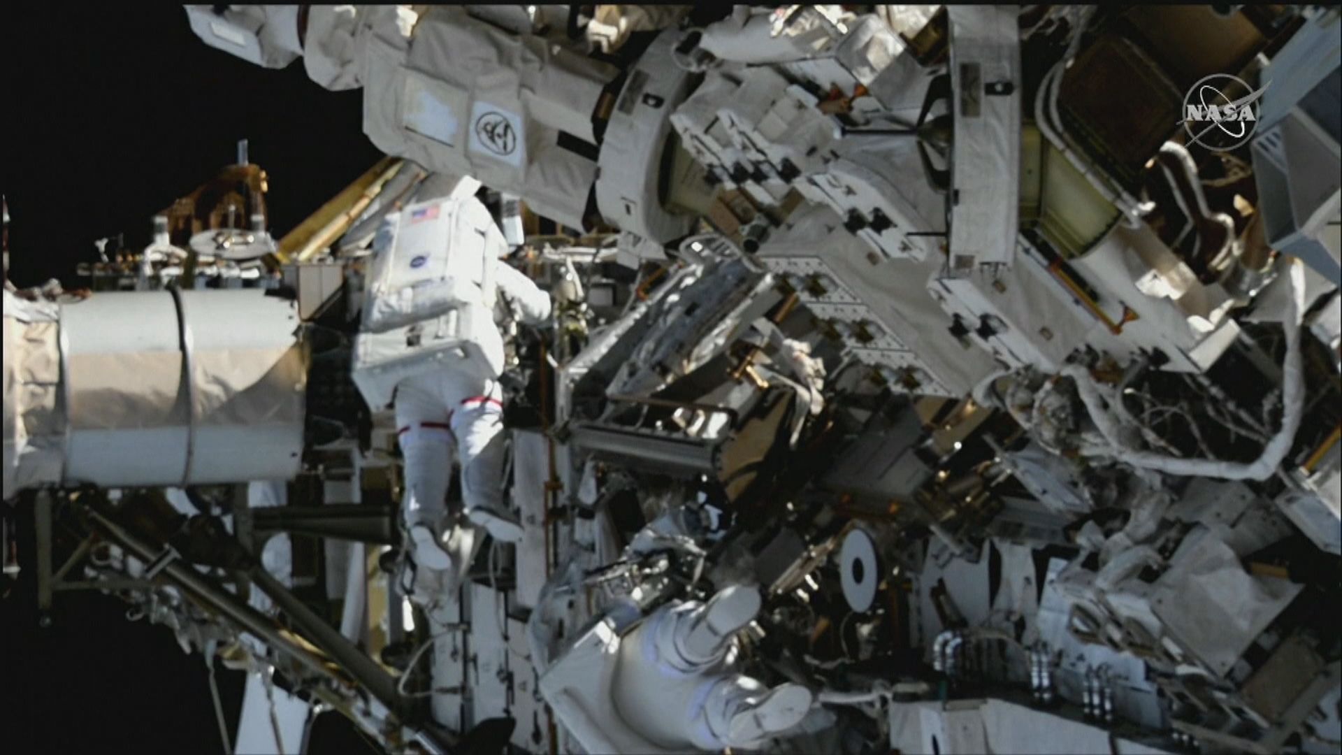 國際太空站兩名日、美太空人完成首次出艙活動