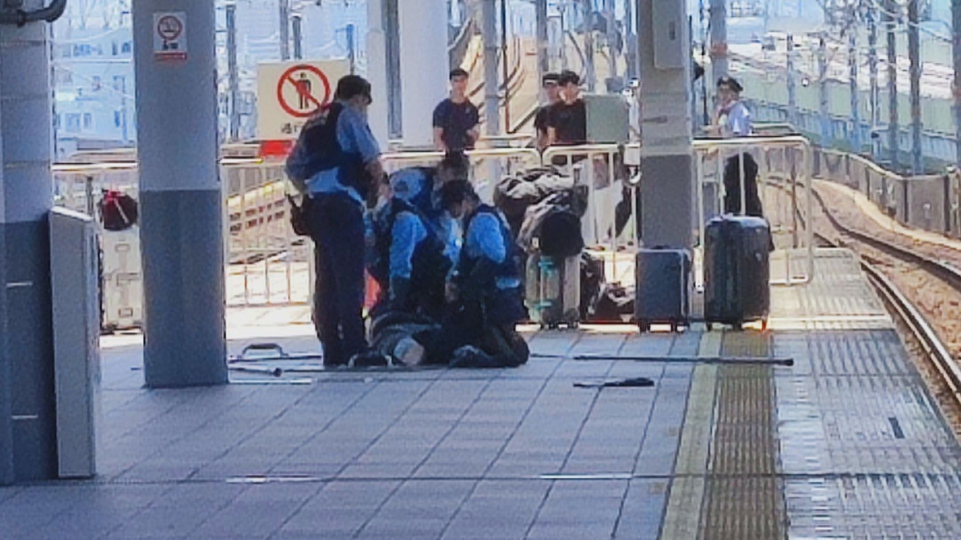 男子在大阪往關西機場JR列車刺傷三名乘客