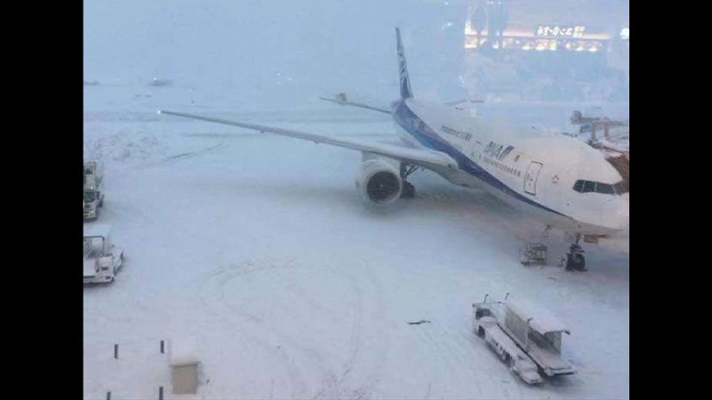 北海道札幌大雪　陸空交通嚴重受阻