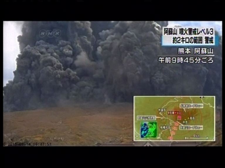 日本阿蘇山爆發噴出大量火山灰