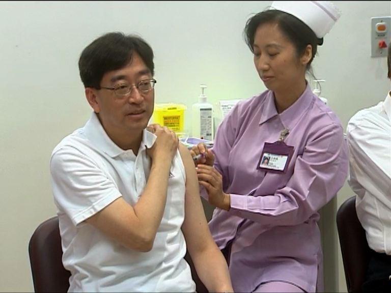 高永文接受流感疫苗注射