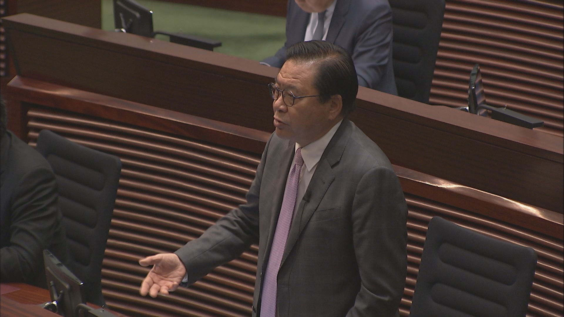 有議員認為香港國際機場收費較貴 政府指不能直接比較