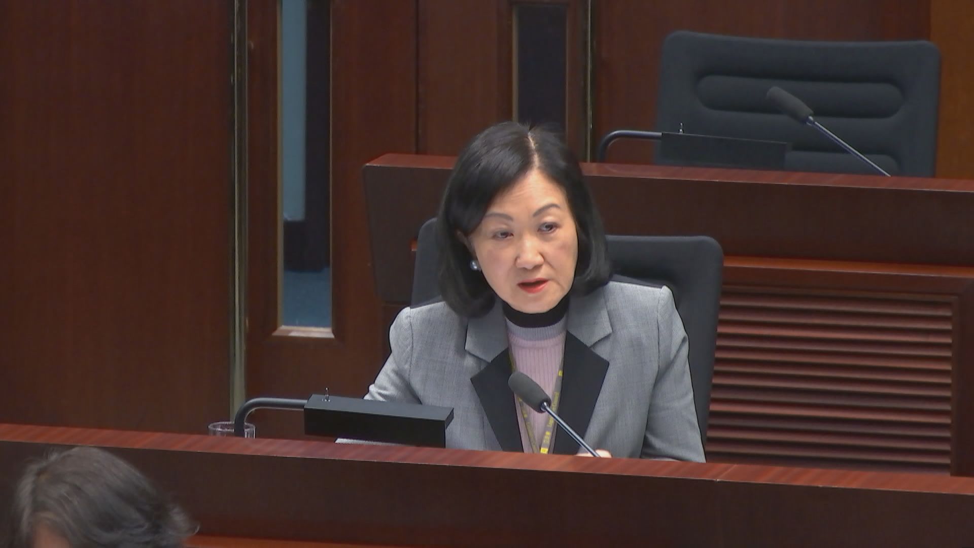 學校教師人手及資源持續增加 議員批評老師語文測試無進步