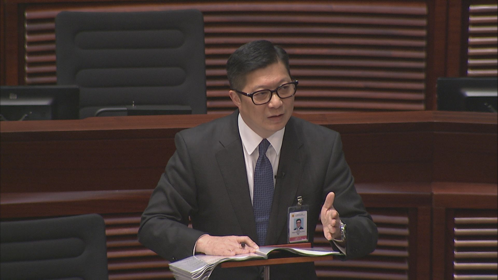 鄧炳強：香港仍有國安風險　需要保留蒙面法
