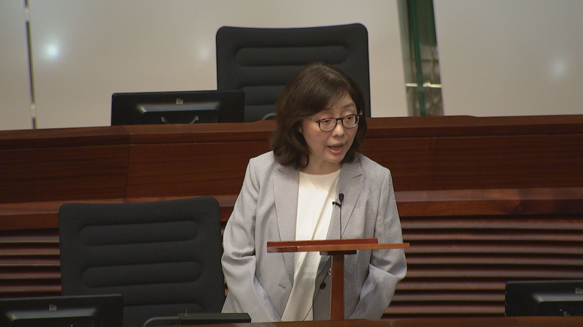 林新強問及北都會否提供百萬計租津吸專業人士 甯漢豪:政府太輕易補貼未必合適
