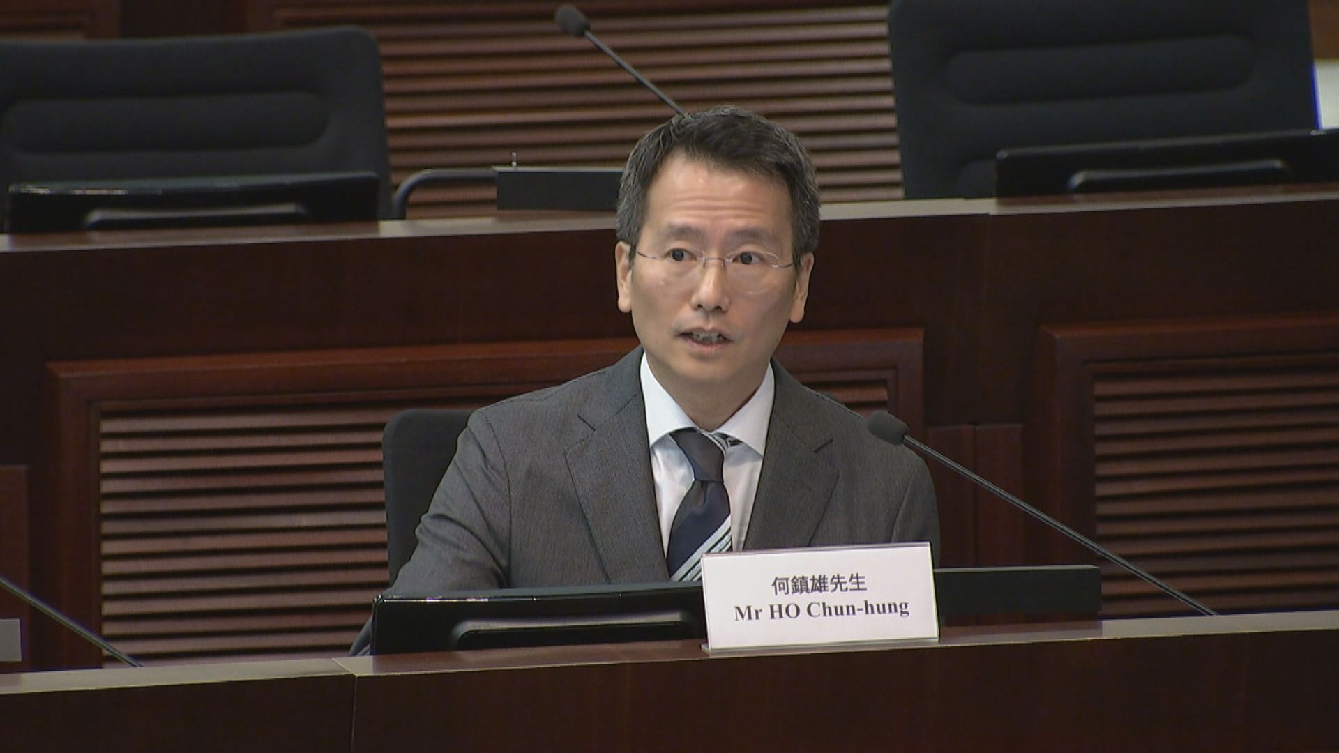 議員質疑強制驗窗監管不力 屋宇署指已量化發警告信指引
