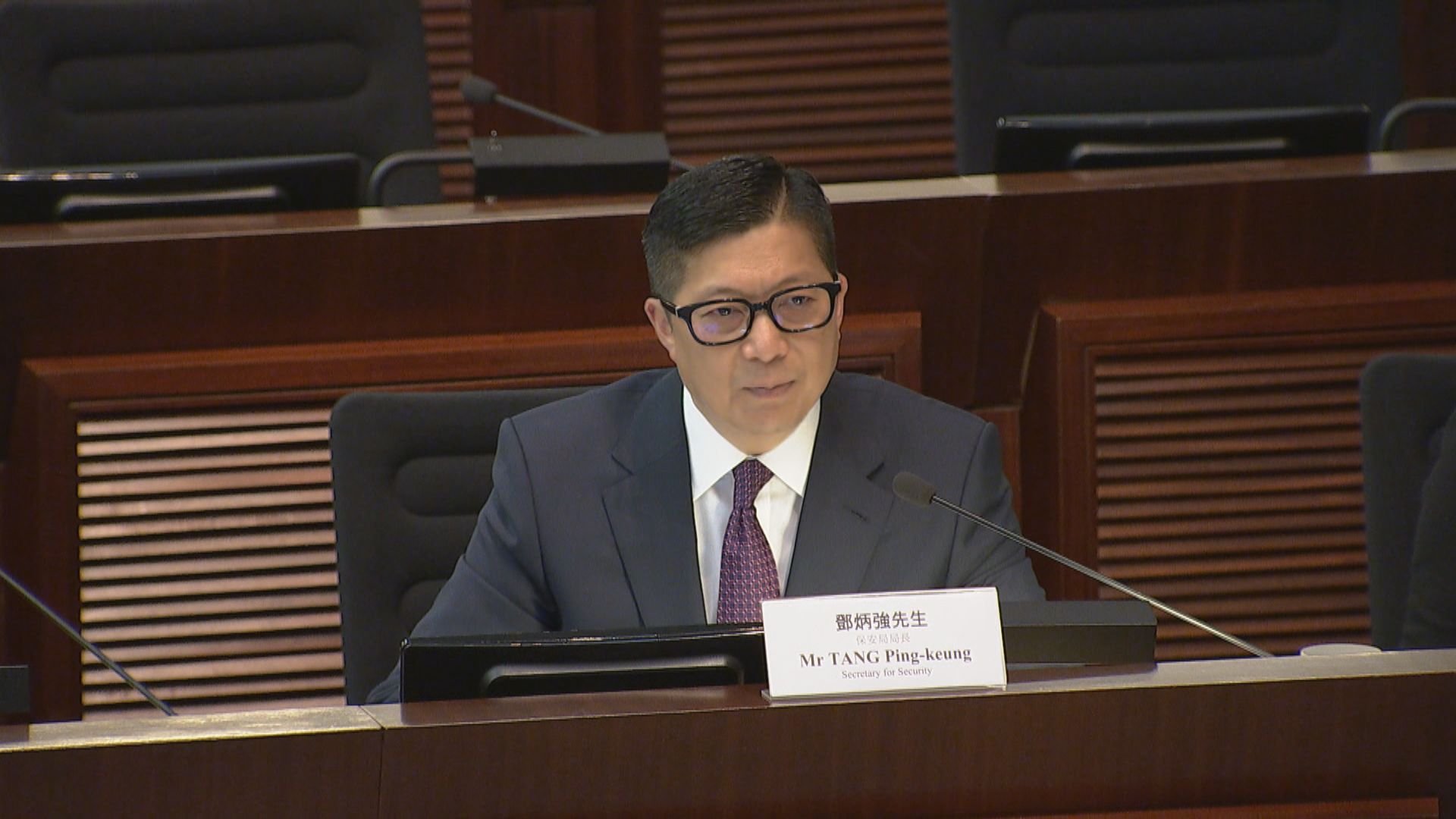 議員冀給予緬甸等東盟國落地簽證　鄧炳強︰有免遣返聲請人士較難執行