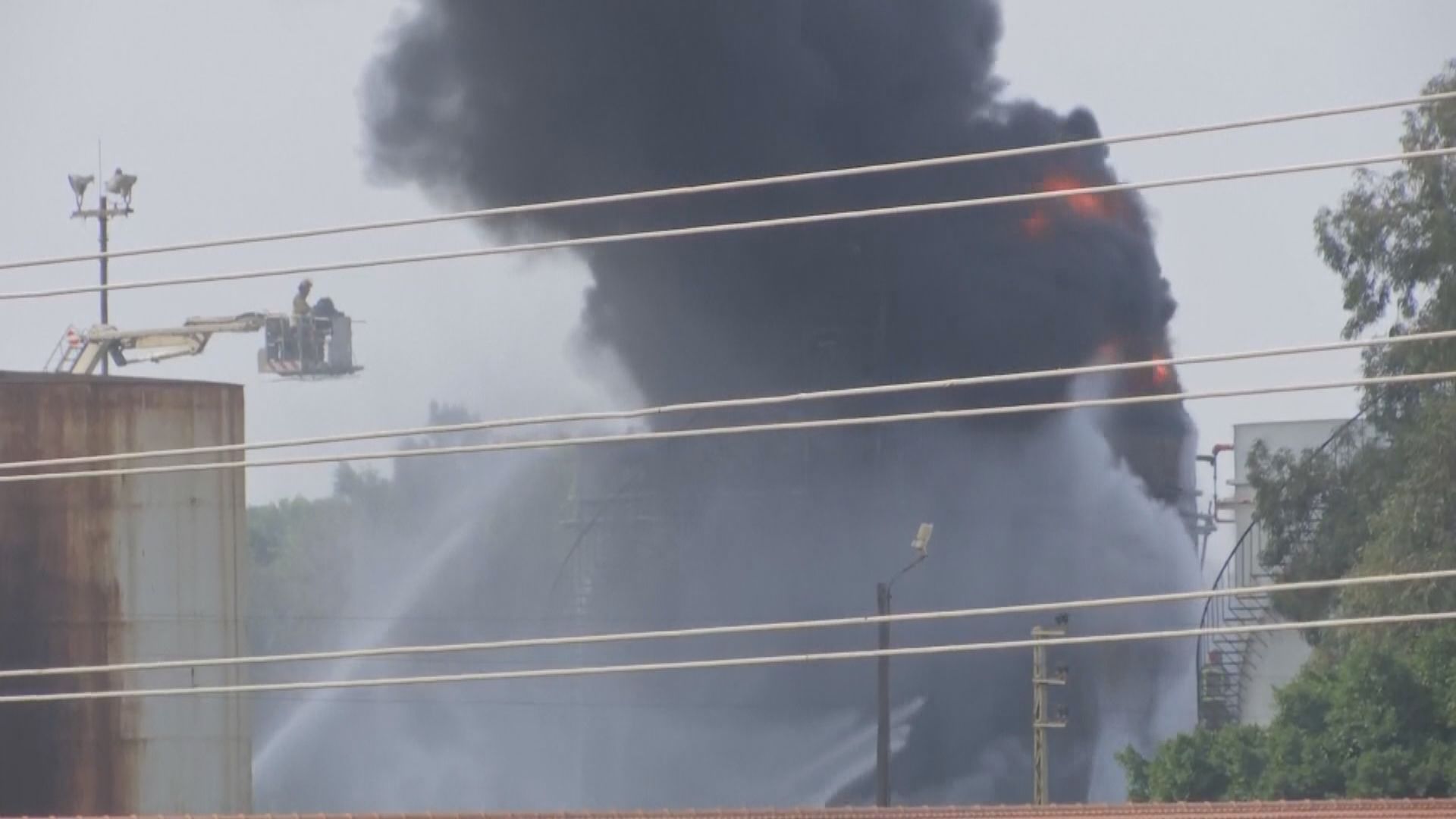 黎巴嫩南部發電廠儲油設施大火