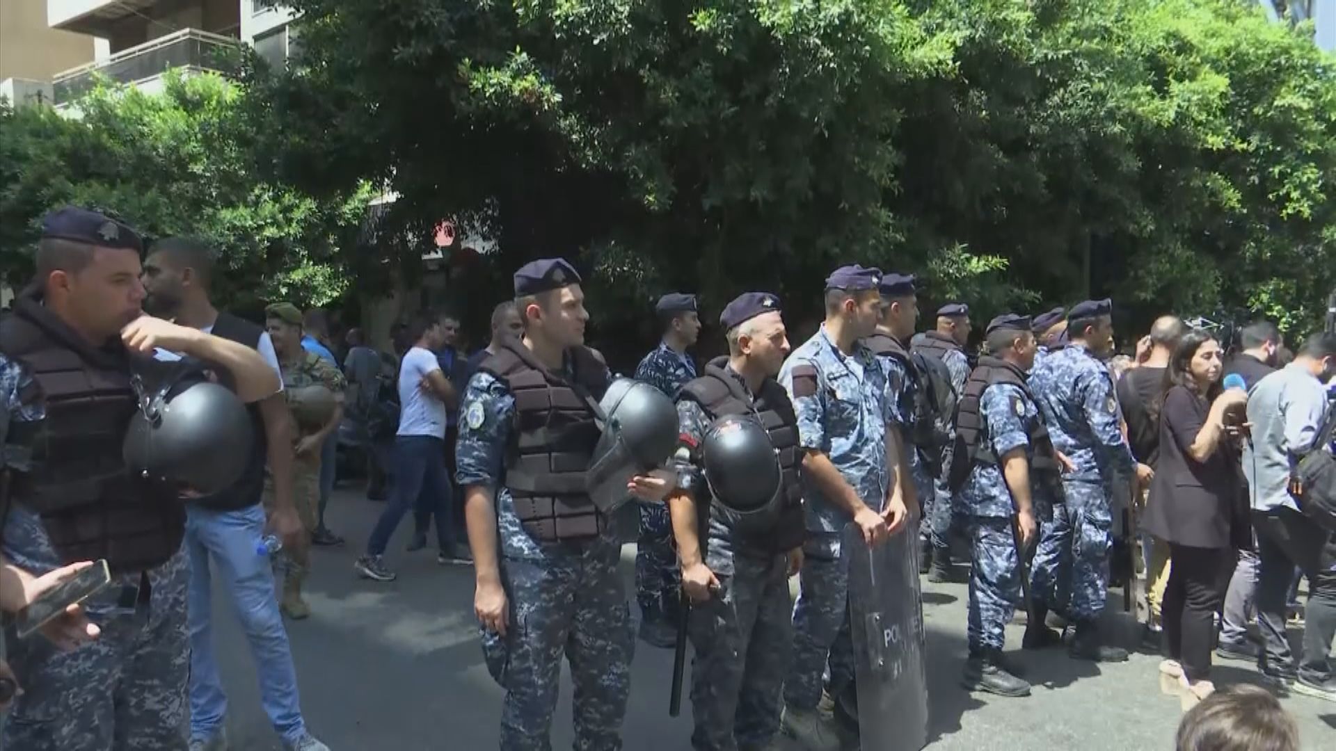 黎巴嫩男子闖入銀行挾持人質約七小時後投降
