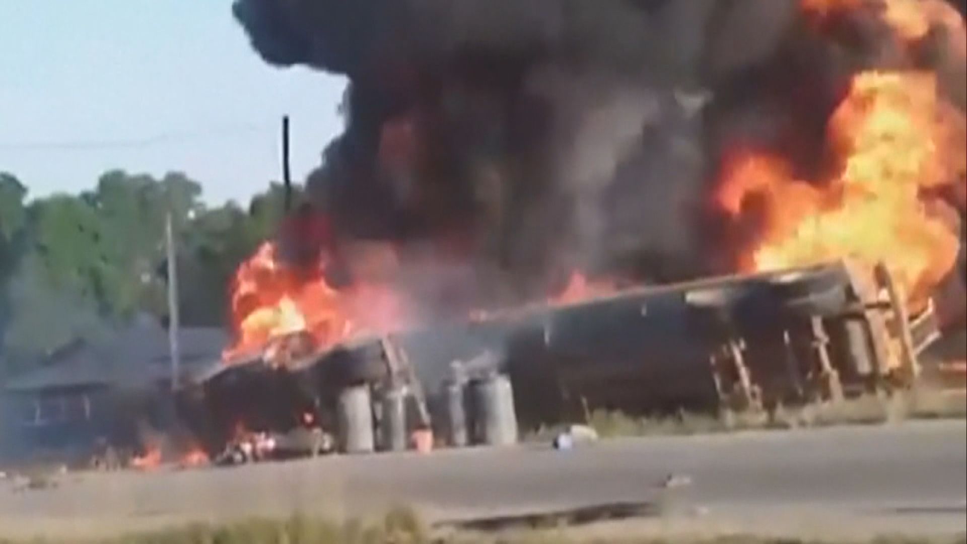 利比里亞運油車爆炸起火至少40人喪生