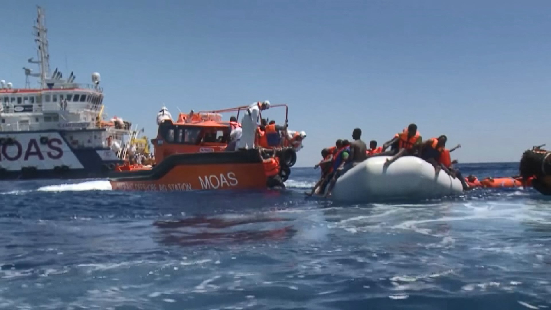 運油船在利比亞對開救起難民後反遭劫持