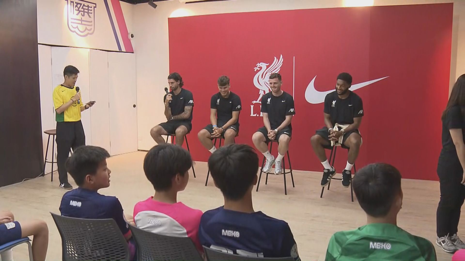 利物浦訪港｜羅拔臣等人到訪傑志訓練中心　籲小將正面心態面對挫折
