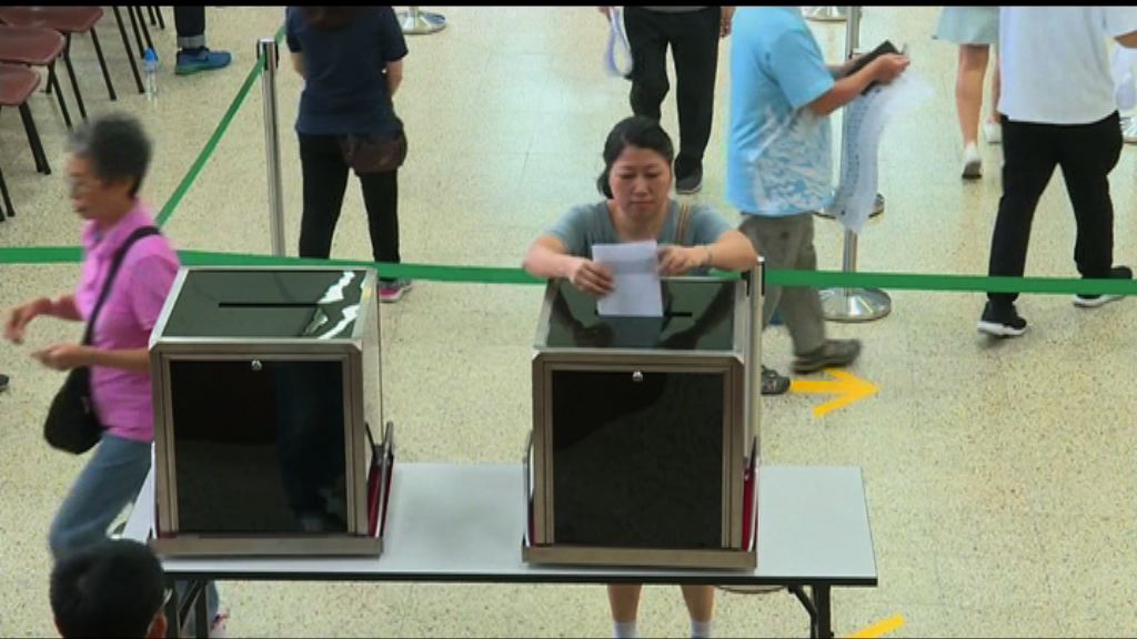 澳門立法會選舉　市民陸續到票站投票