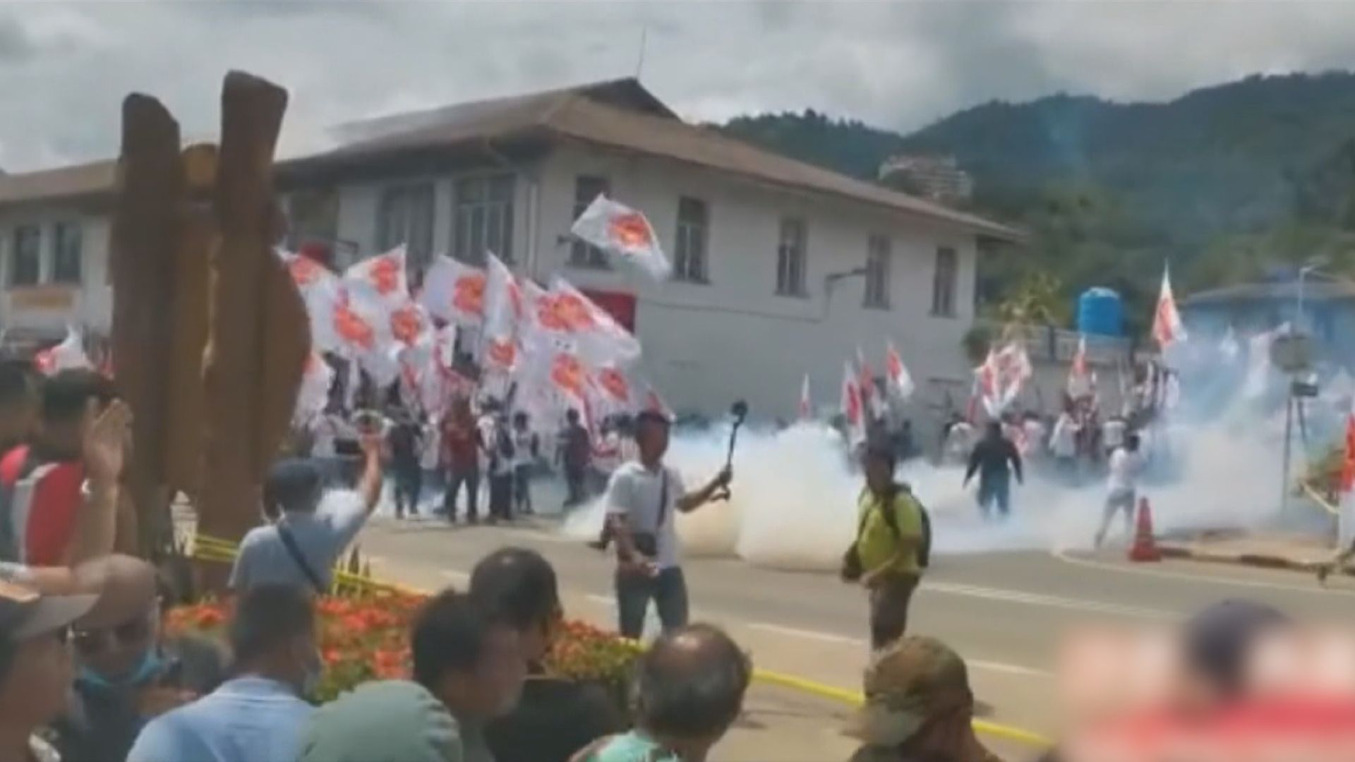 馬來西亞大選提名　沙巴提名中心外爆發衝突
