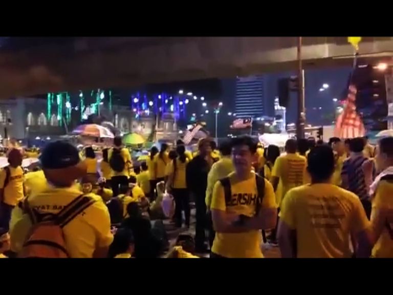 吉隆坡示威者入夜後續聚集