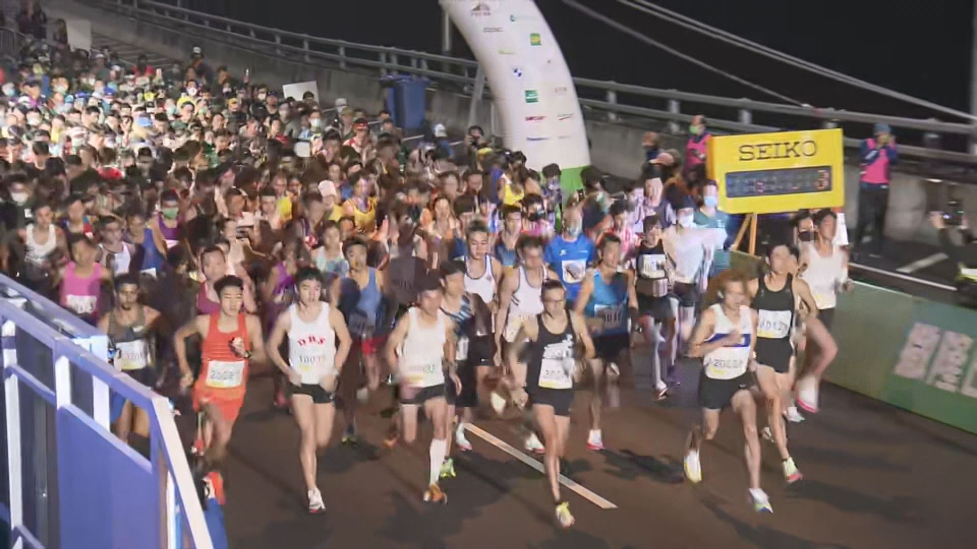 香港馬拉松開跑　參賽者分批起步