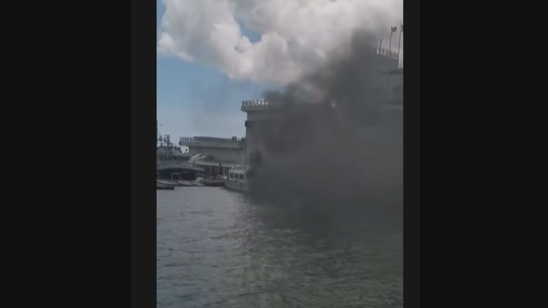 西貢水警基地有漁護署船隻起火